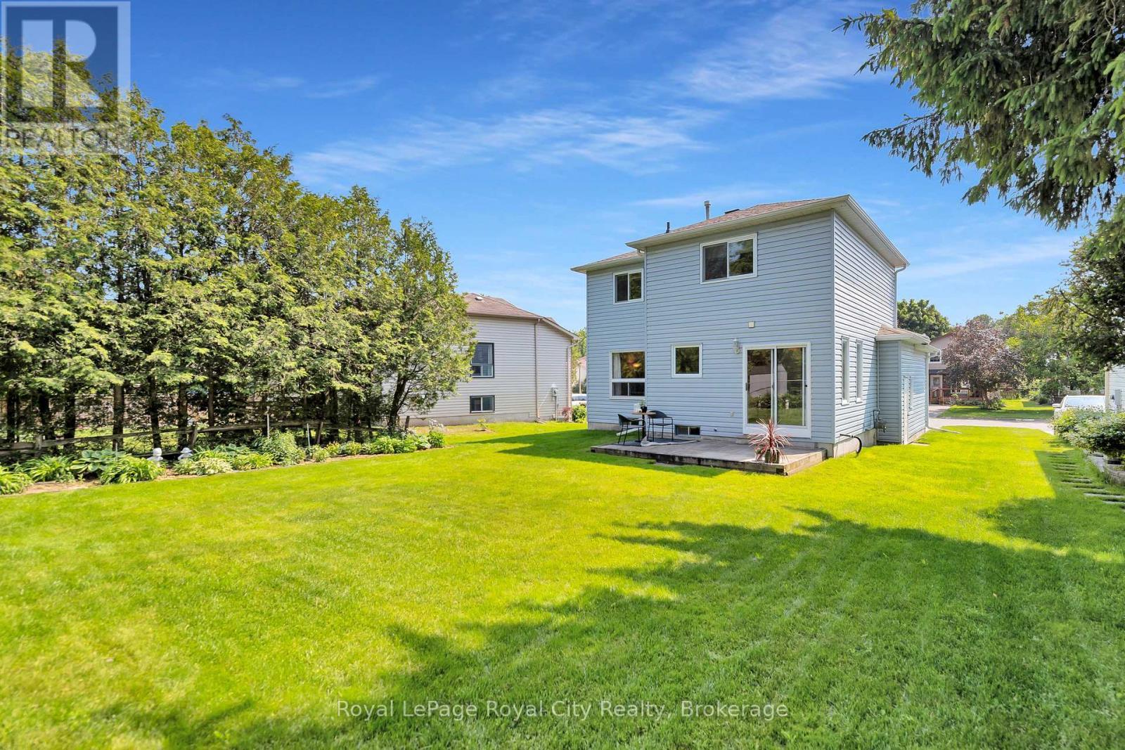 












624 HOLMAN CRESCENT

,
Centre Wellington (Fergus),




Ontario
N1M3M1

