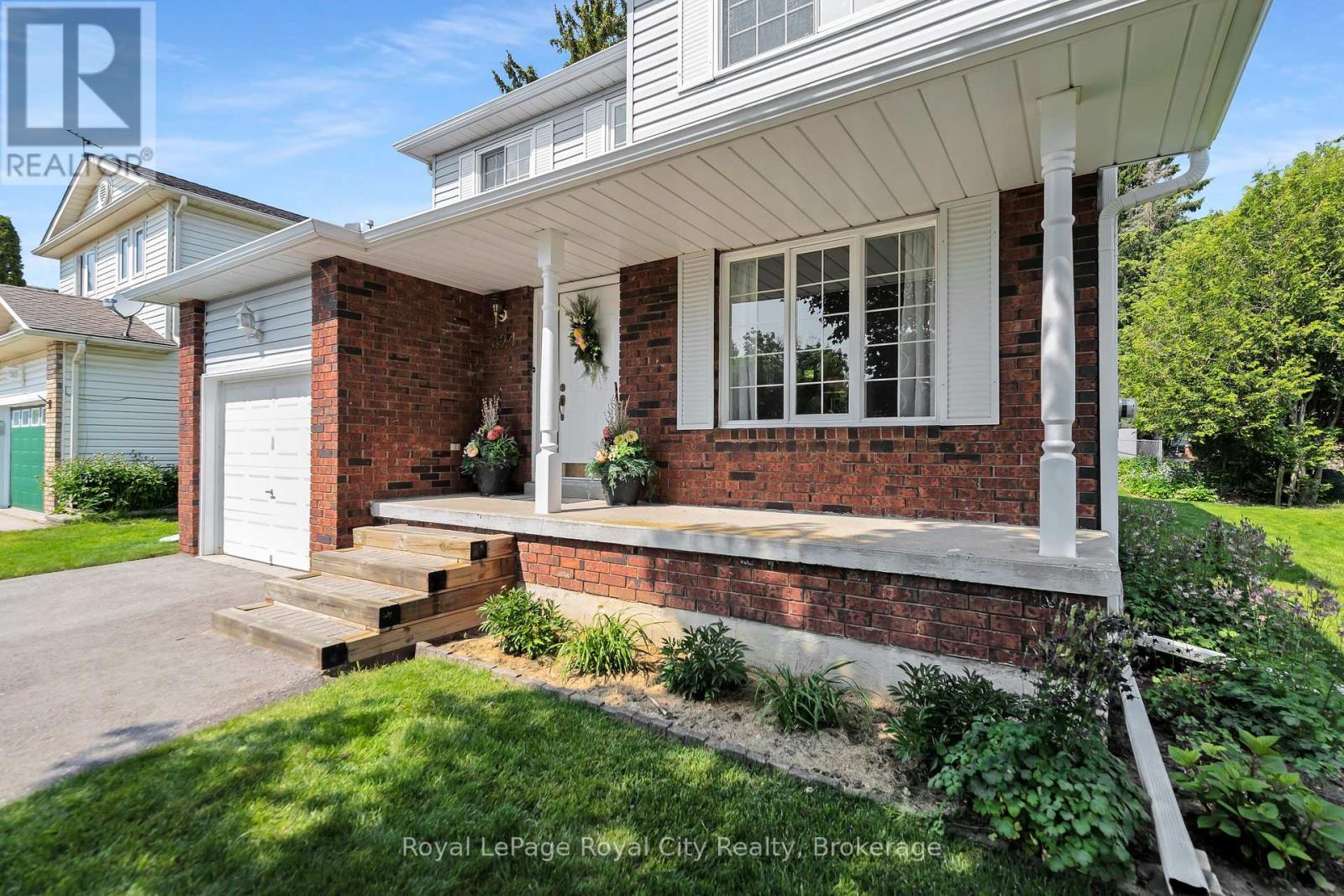 












624 HOLMAN CRESCENT

,
Centre Wellington (Fergus),




Ontario
N1M3M1

