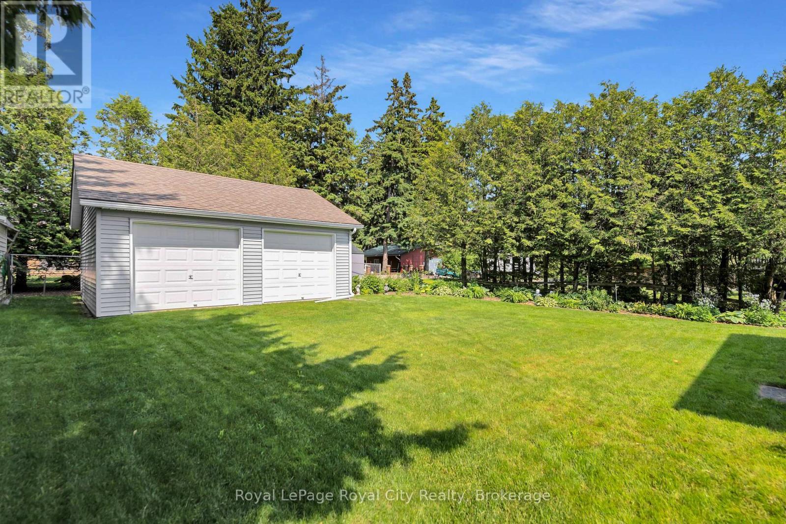 












624 HOLMAN CRESCENT

,
Centre Wellington (Fergus),




Ontario
N1M3M1

