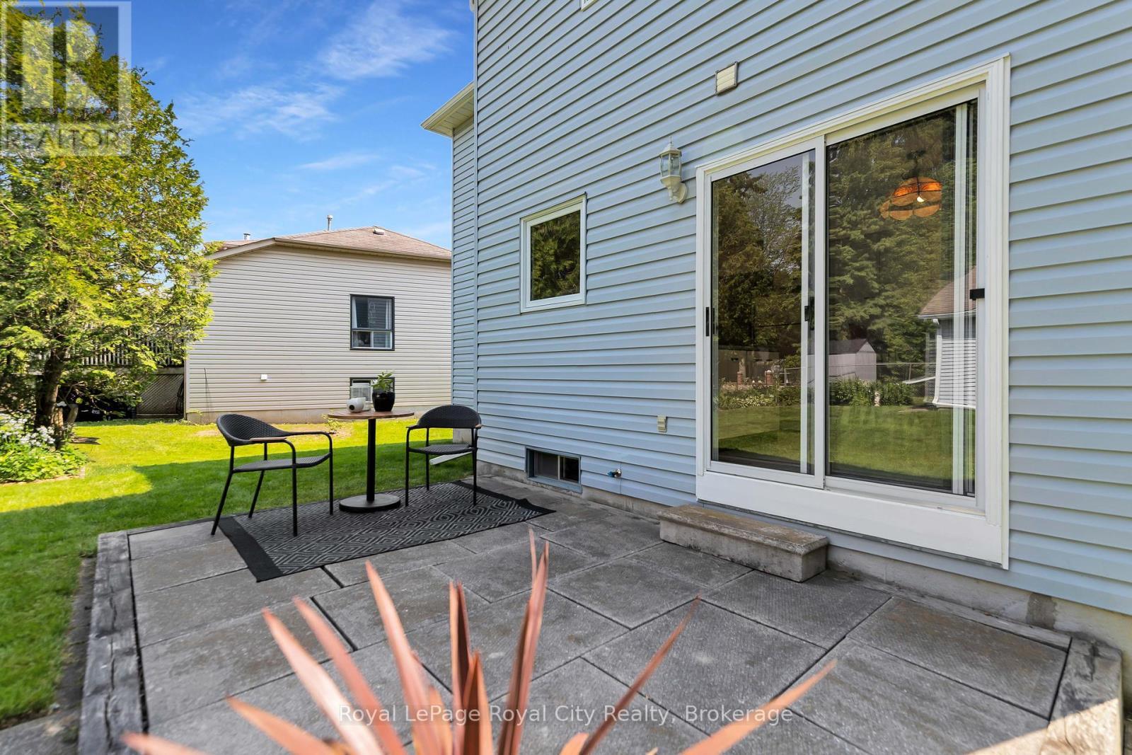 












624 HOLMAN CRESCENT

,
Centre Wellington (Fergus),




Ontario
N1M3M1

