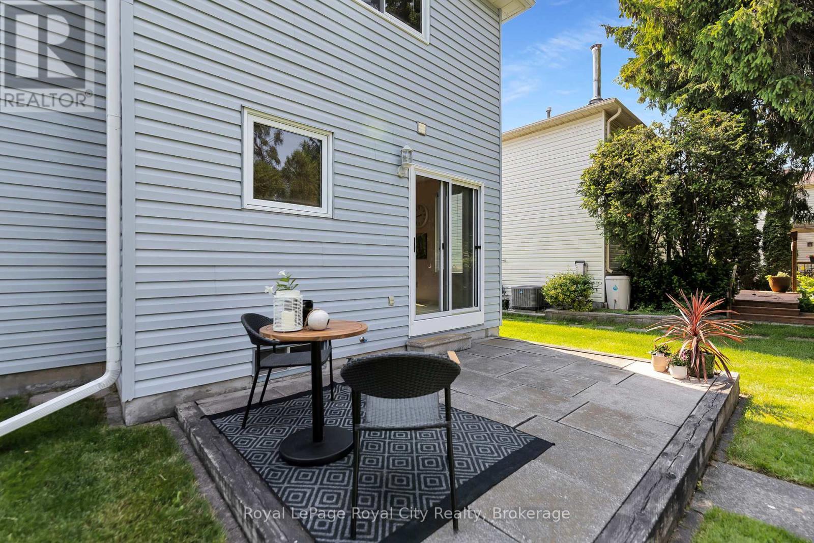 












624 HOLMAN CRESCENT

,
Centre Wellington (Fergus),




Ontario
N1M3M1

