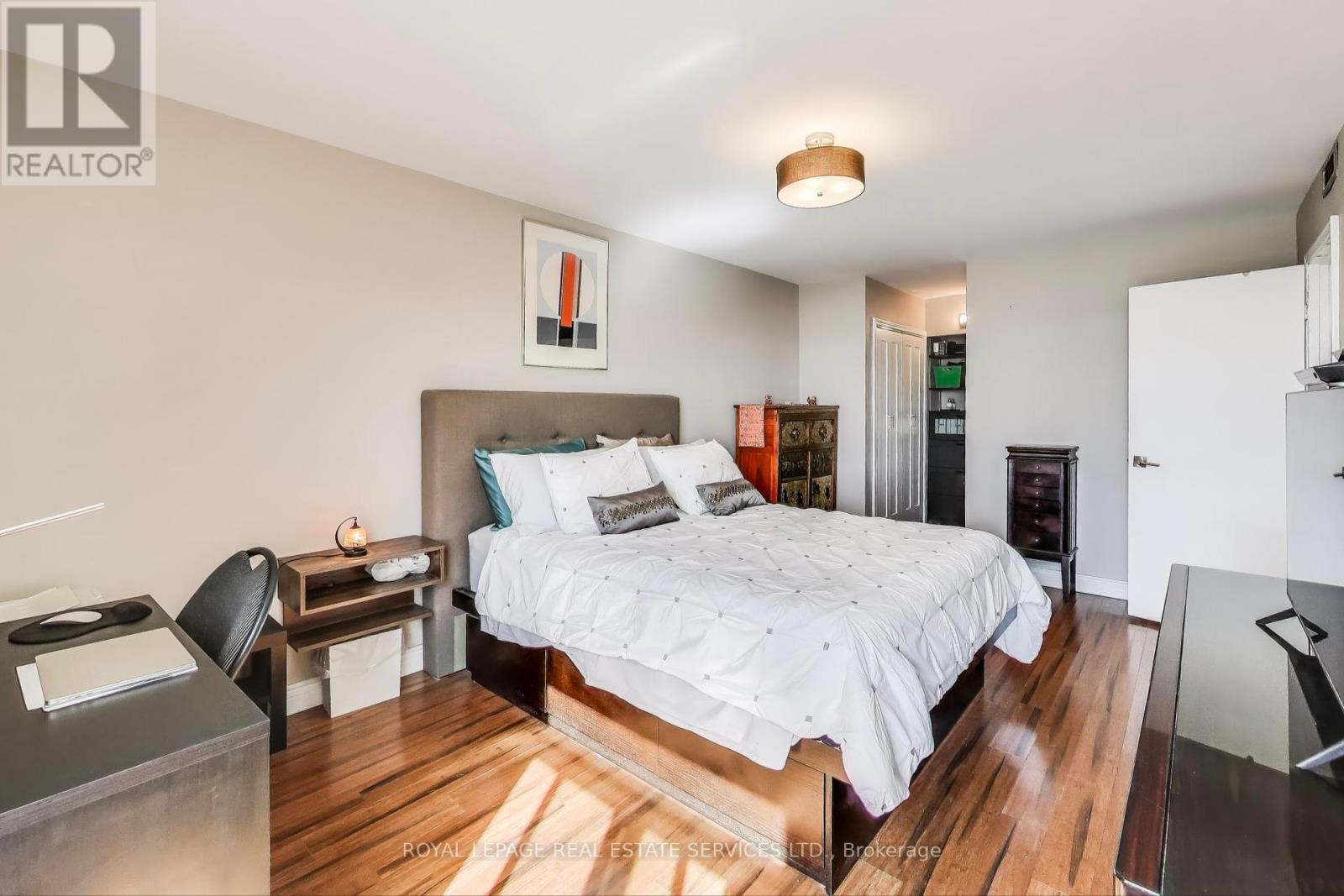 












1008 - 44 LONGBOURNE DRIVE

,
Toronto,




Ontario
M9R2M7


