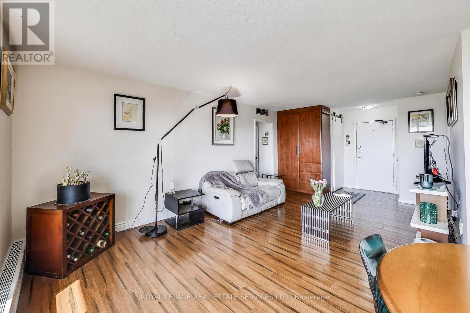 












1008 - 44 LONGBOURNE DRIVE

,
Toronto,




Ontario
M9R2M7

