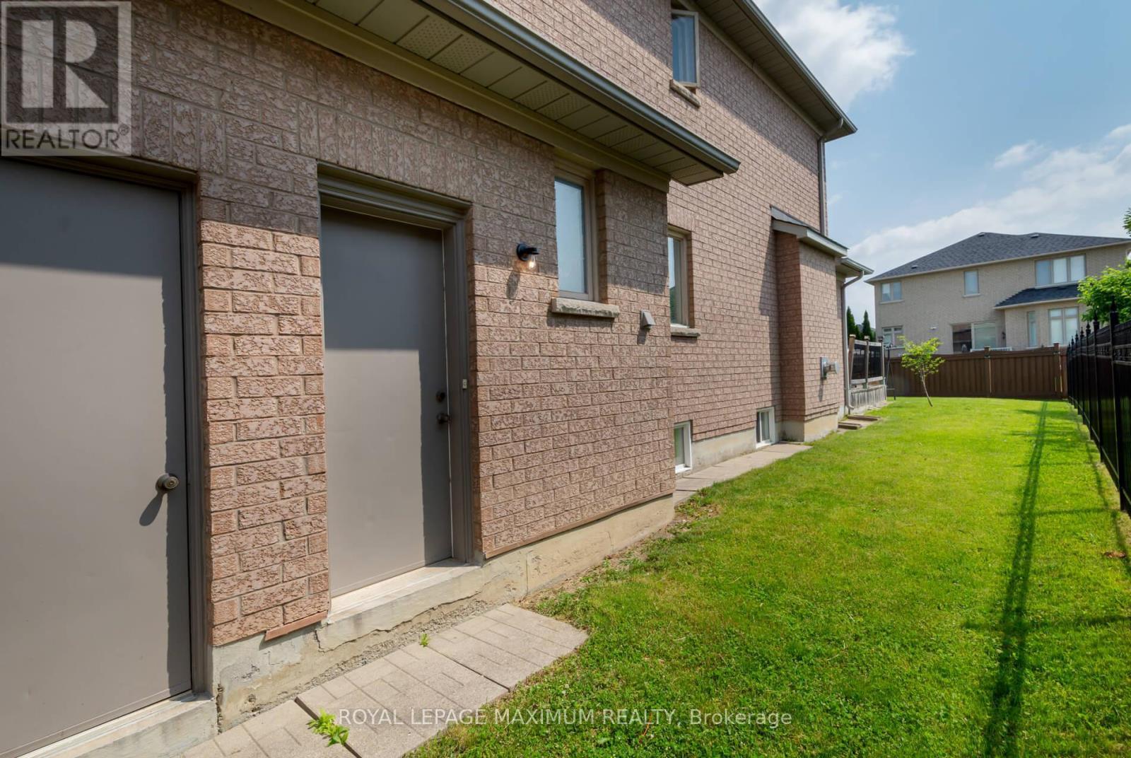 












45 WINDROSE COURT

,
Vaughan,




Ontario
L4L9G9

