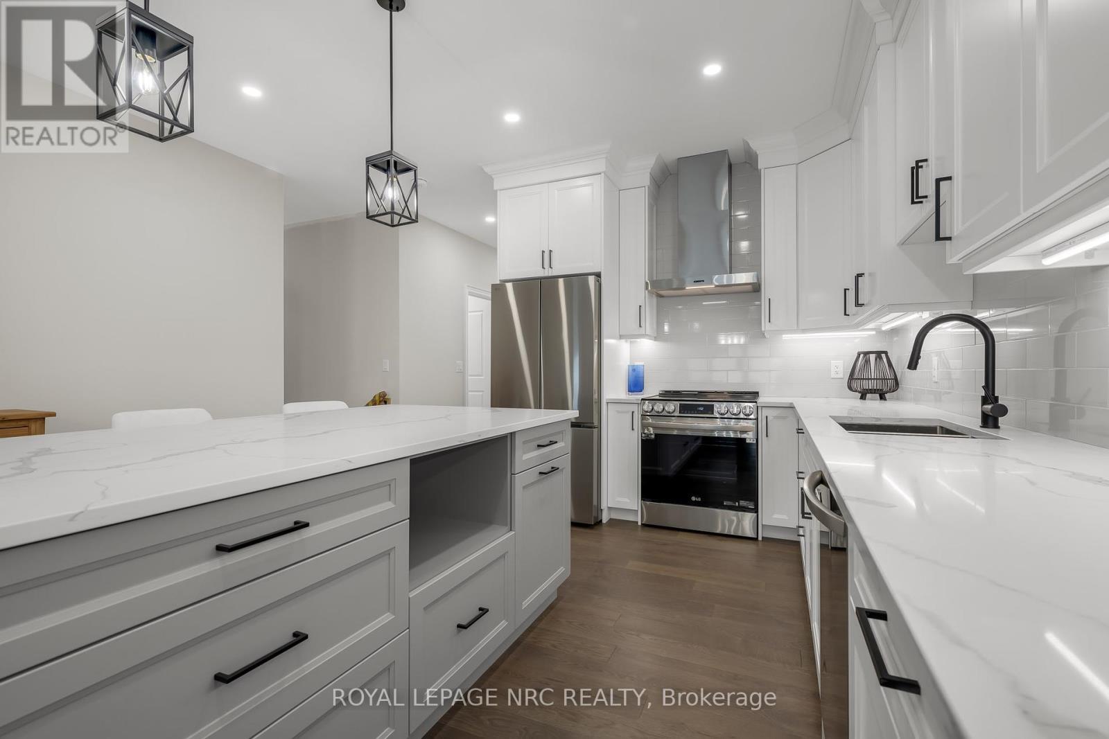 












740 CLARENCE STREET

,
Port Colborne (Sugarloaf),




Ontario
L3K0A8


