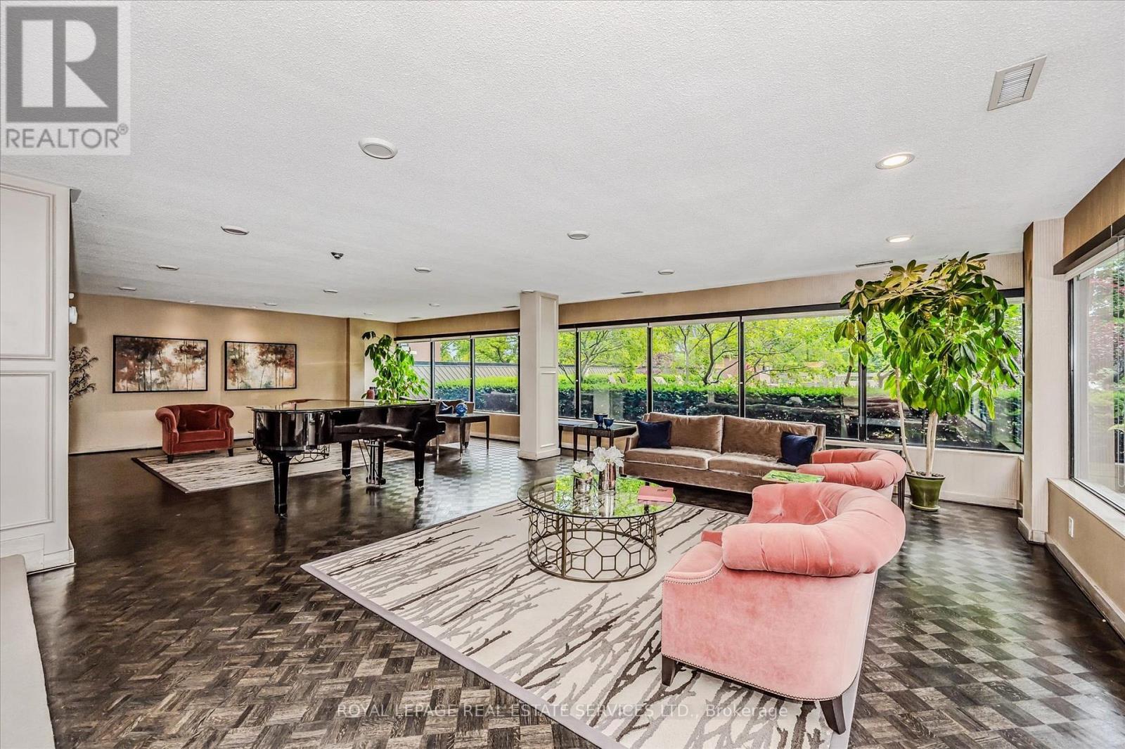 












613 - 1400 DIXIE ROAD

,
Mississauga,




Ontario
L5E3E1

