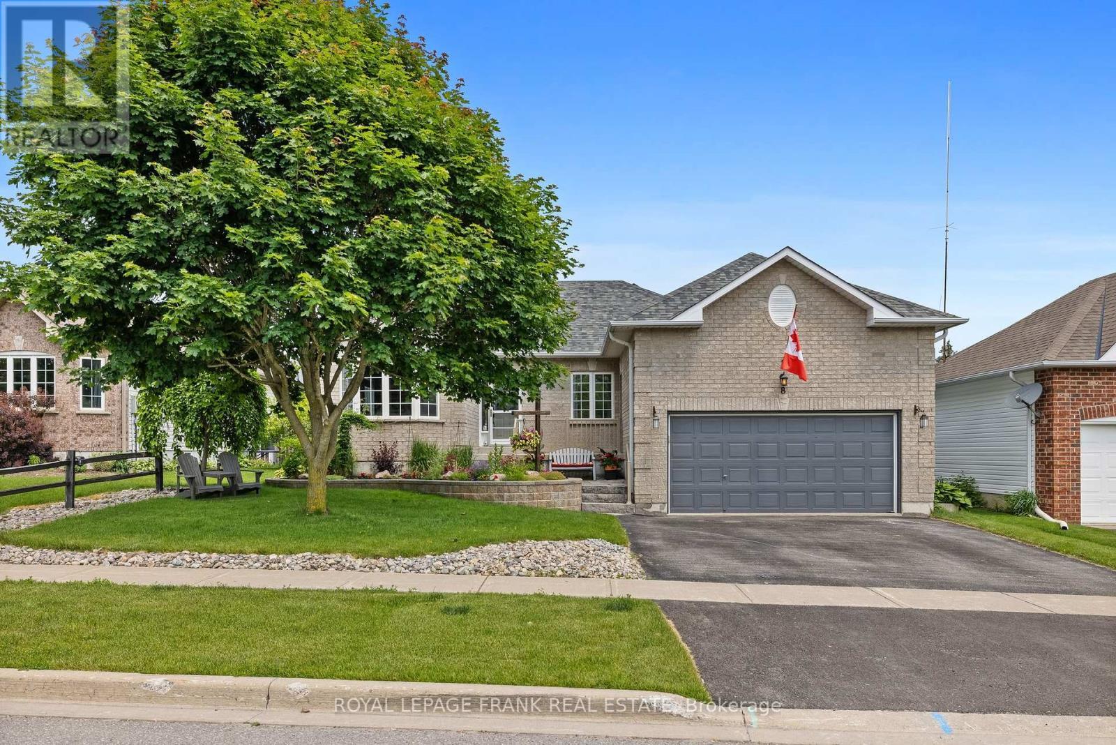 












8 BROOKSIDE STREET

,
Cavan Monaghan (Millbrook Village),




Ontario
L0A1G0

