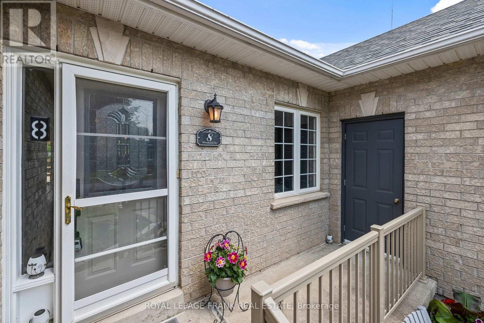 












8 BROOKSIDE STREET

,
Cavan Monaghan (Millbrook Village),




Ontario
L0A1G0

