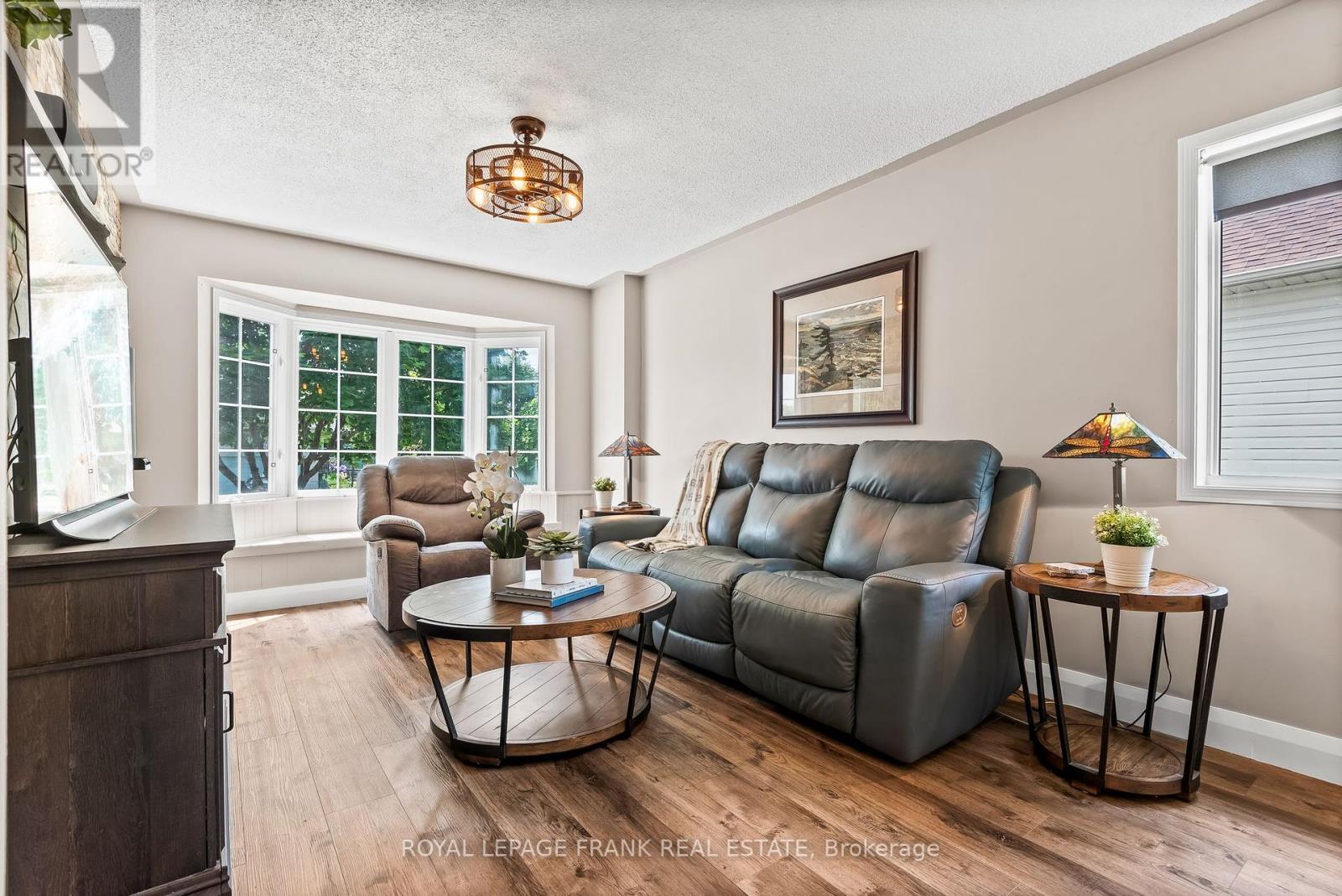 












8 BROOKSIDE STREET

,
Cavan Monaghan (Millbrook Village),




Ontario
L0A1G0

