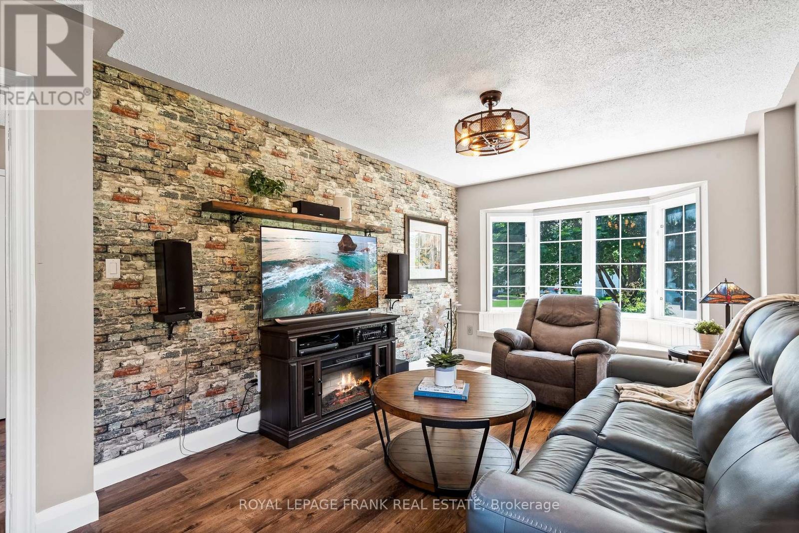 












8 BROOKSIDE STREET

,
Cavan Monaghan (Millbrook Village),




Ontario
L0A1G0

