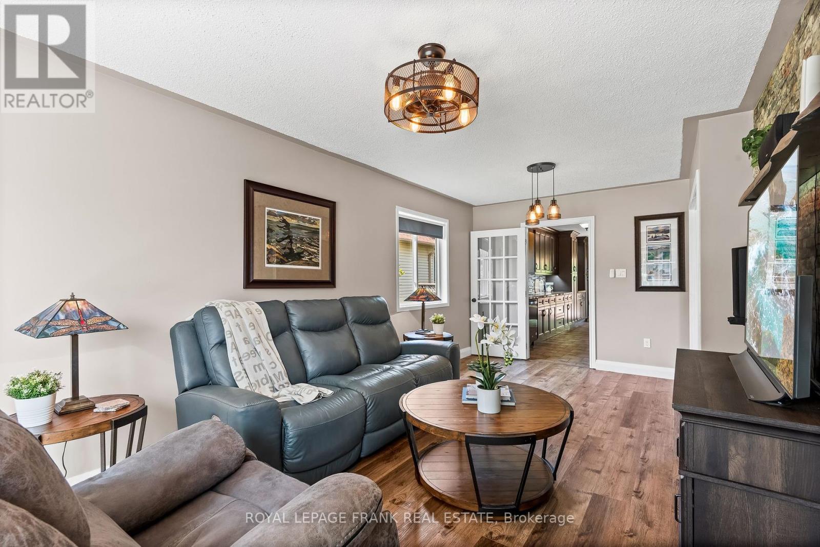 












8 BROOKSIDE STREET

,
Cavan Monaghan (Millbrook Village),




Ontario
L0A1G0

