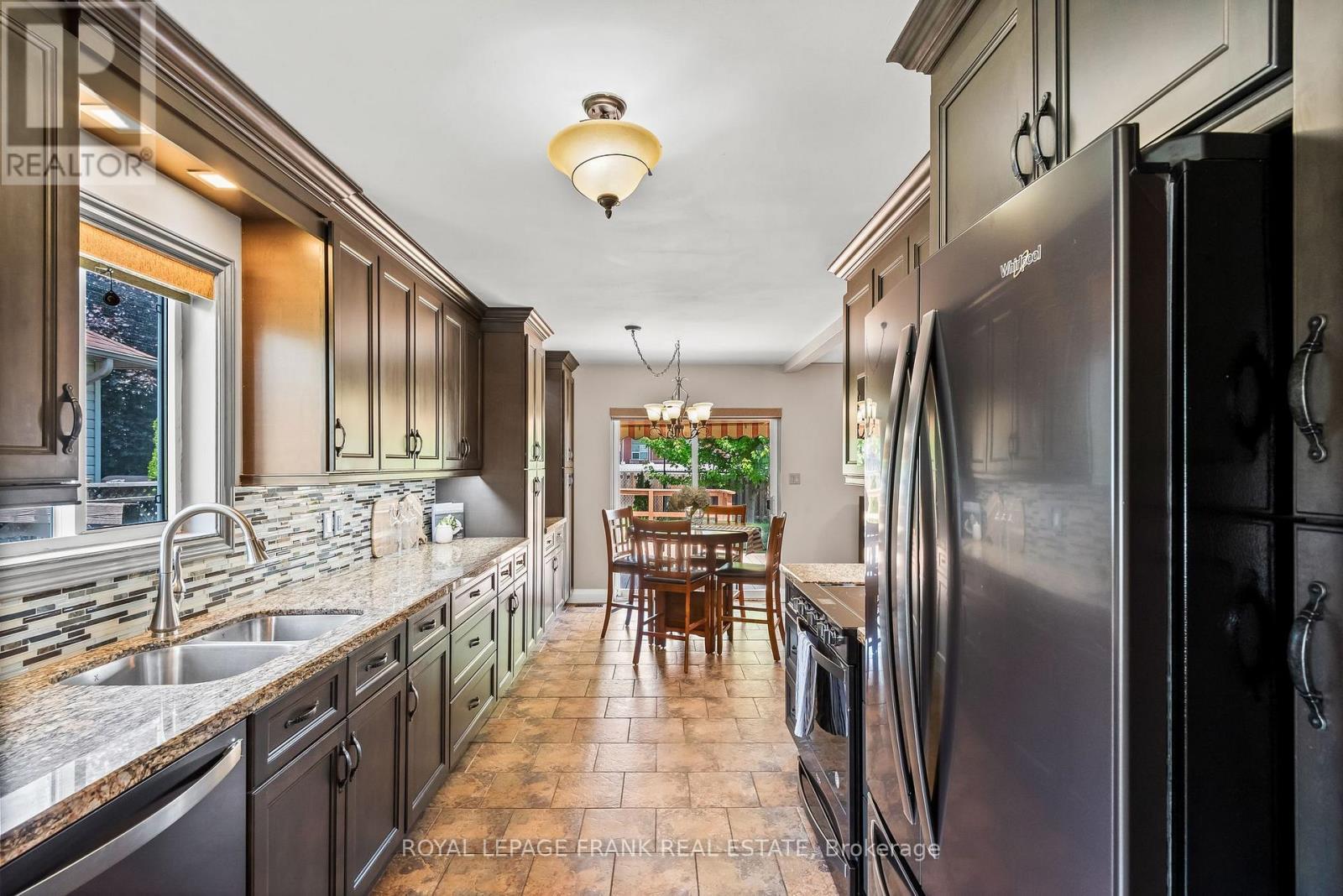 












8 BROOKSIDE STREET

,
Cavan Monaghan (Millbrook Village),




Ontario
L0A1G0

