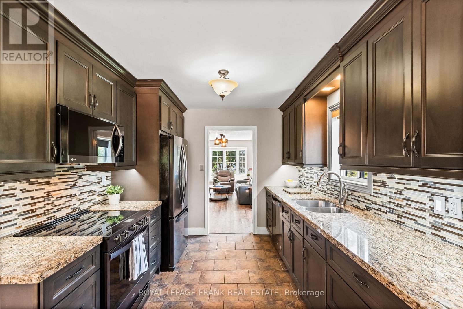 












8 BROOKSIDE STREET

,
Cavan Monaghan (Millbrook Village),




Ontario
L0A1G0

