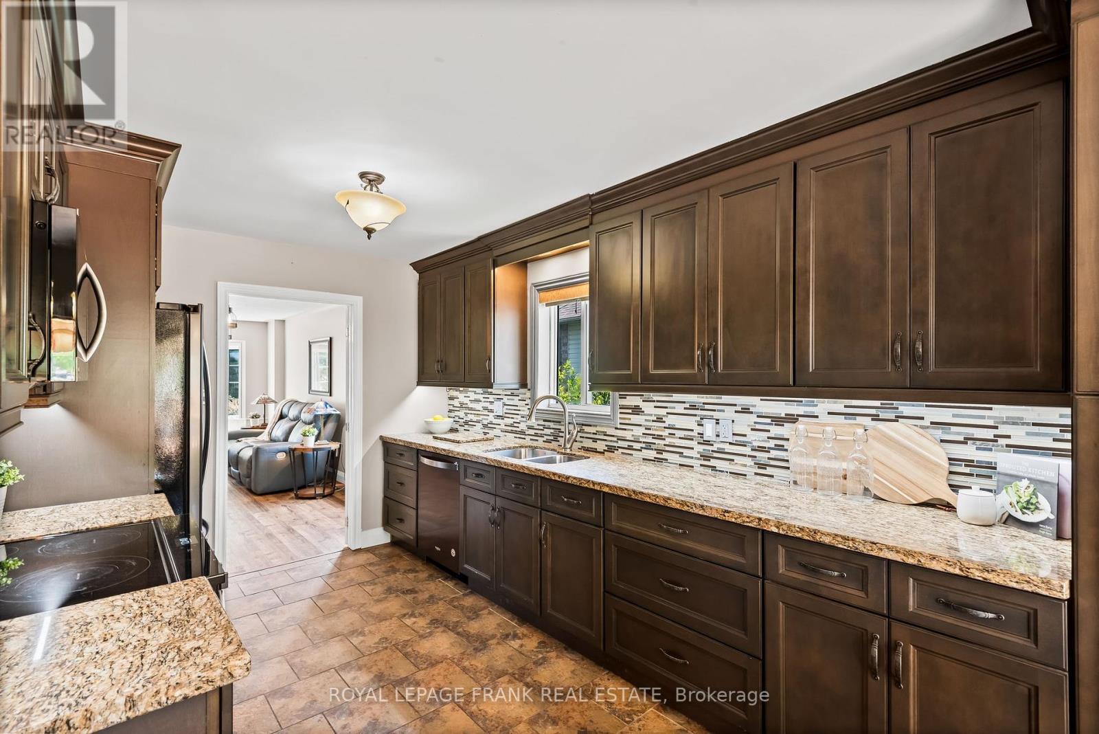 












8 BROOKSIDE STREET

,
Cavan Monaghan (Millbrook Village),




Ontario
L0A1G0

