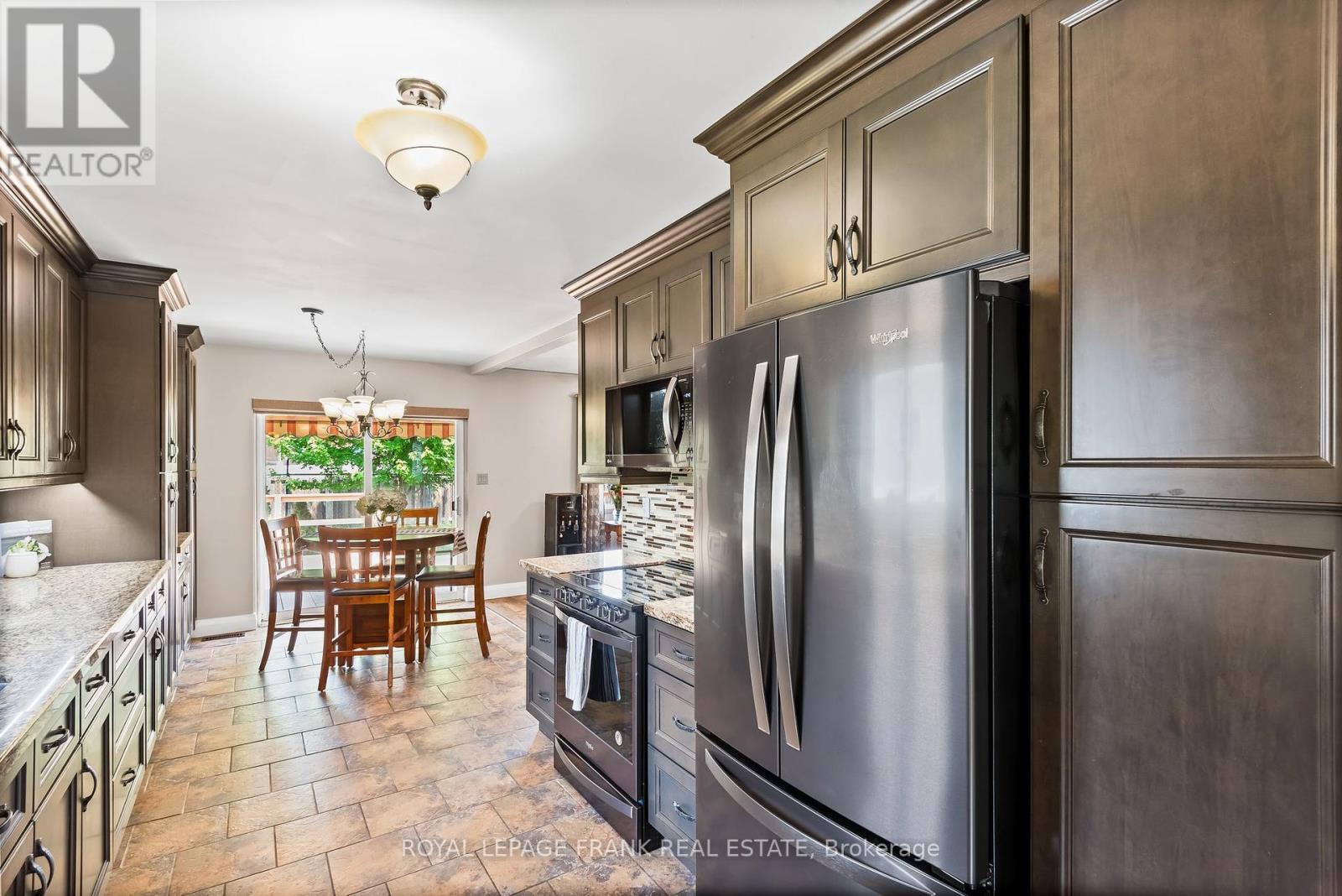 












8 BROOKSIDE STREET

,
Cavan Monaghan (Millbrook Village),




Ontario
L0A1G0

