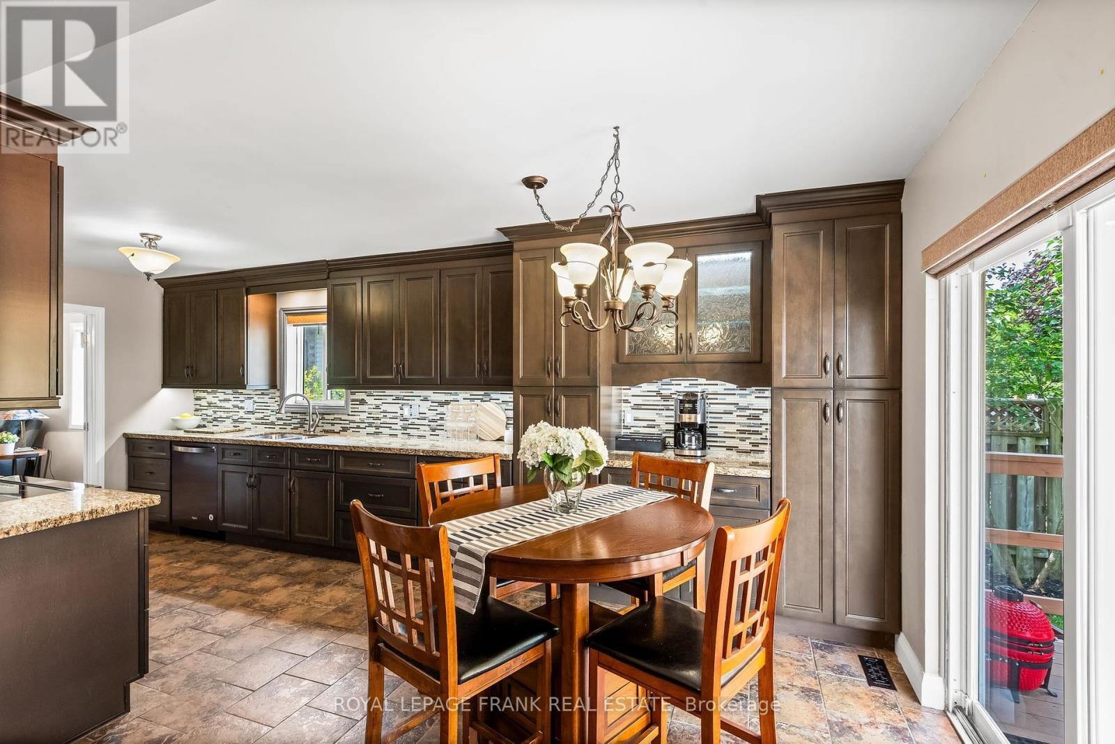 












8 BROOKSIDE STREET

,
Cavan Monaghan (Millbrook Village),




Ontario
L0A1G0

