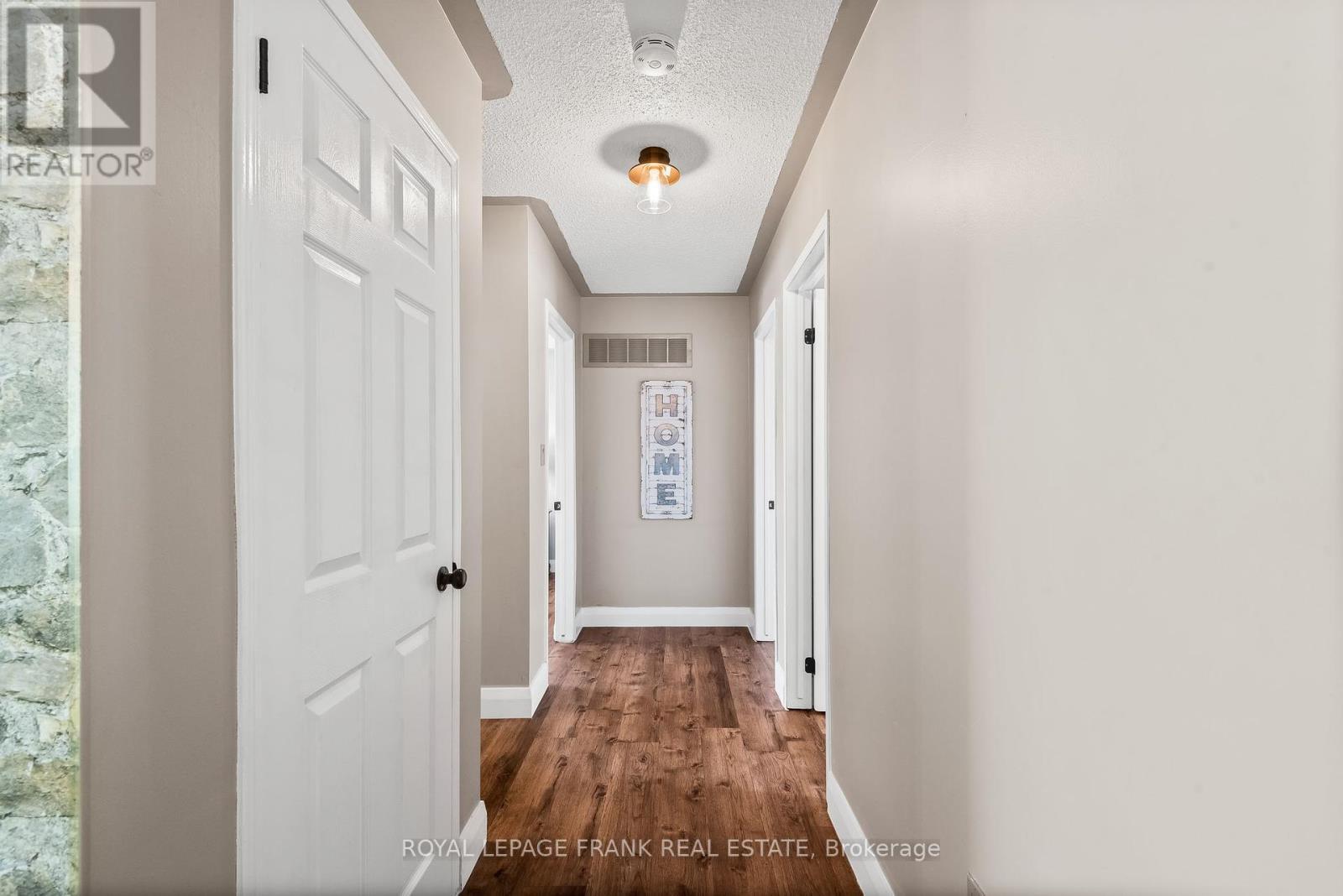 












8 BROOKSIDE STREET

,
Cavan Monaghan (Millbrook Village),




Ontario
L0A1G0

