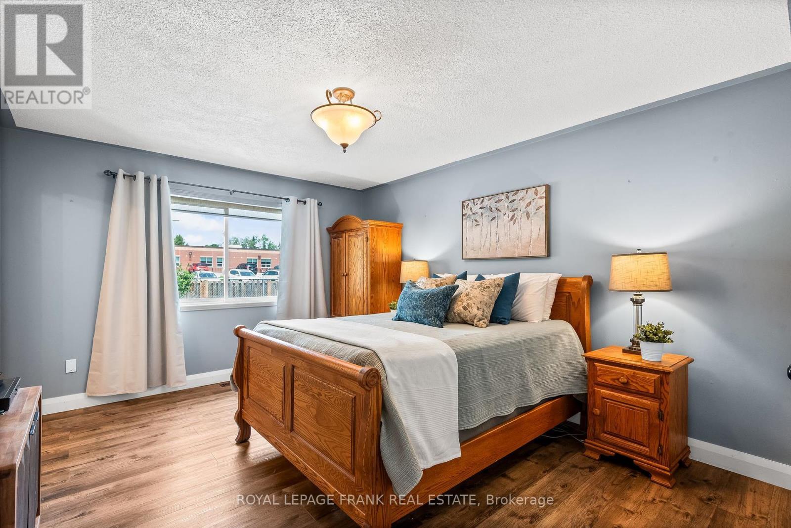 












8 BROOKSIDE STREET

,
Cavan Monaghan (Millbrook Village),




Ontario
L0A1G0

