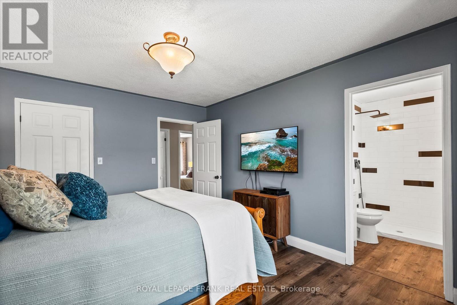 












8 BROOKSIDE STREET

,
Cavan Monaghan (Millbrook Village),




Ontario
L0A1G0

