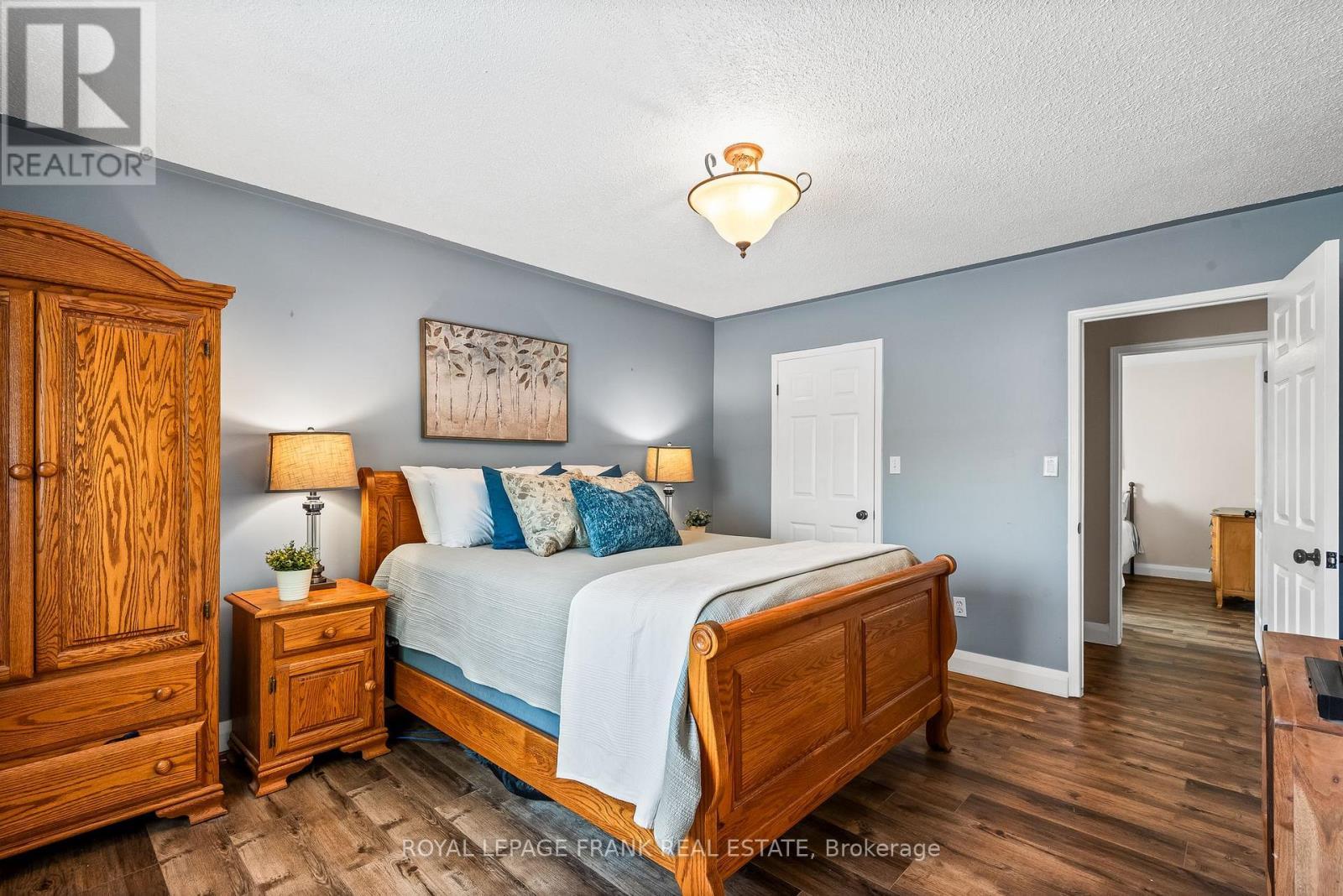 












8 BROOKSIDE STREET

,
Cavan Monaghan (Millbrook Village),




Ontario
L0A1G0

