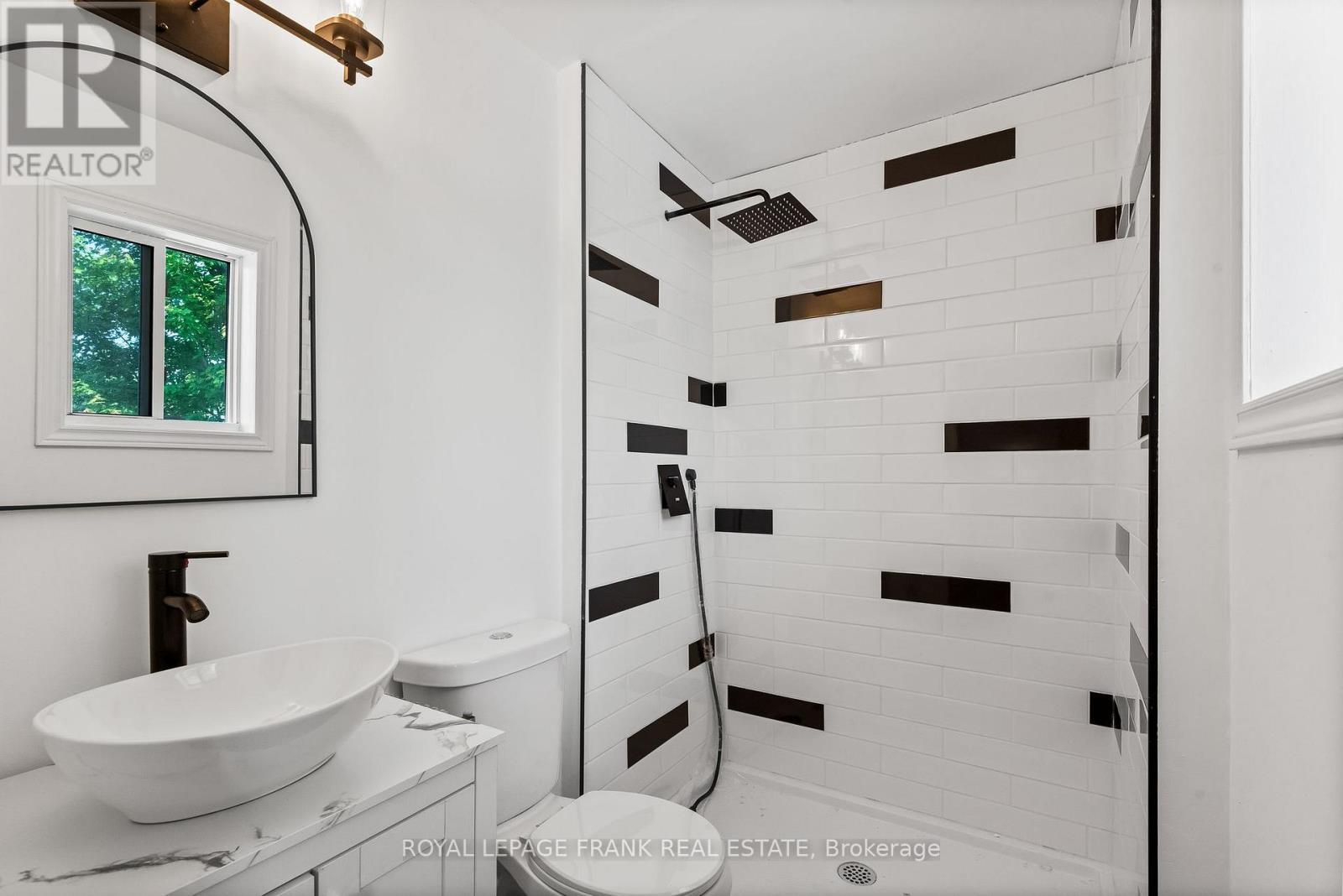 












8 BROOKSIDE STREET

,
Cavan Monaghan (Millbrook Village),




Ontario
L0A1G0

