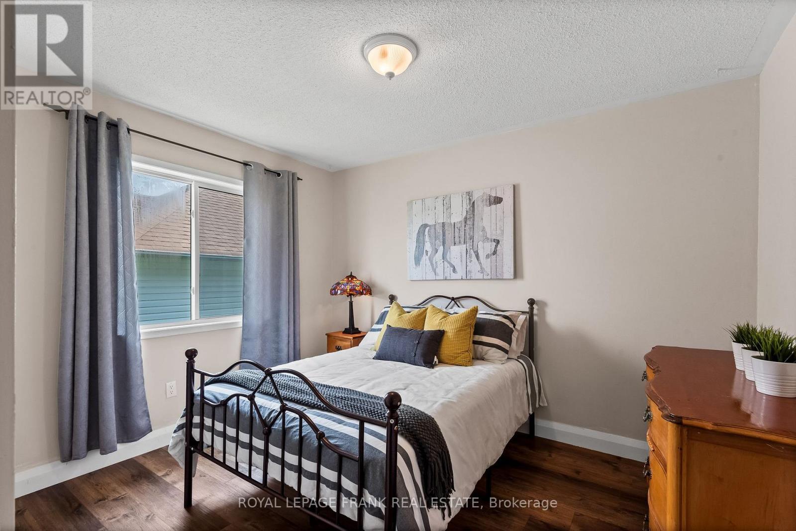 












8 BROOKSIDE STREET

,
Cavan Monaghan (Millbrook Village),




Ontario
L0A1G0

