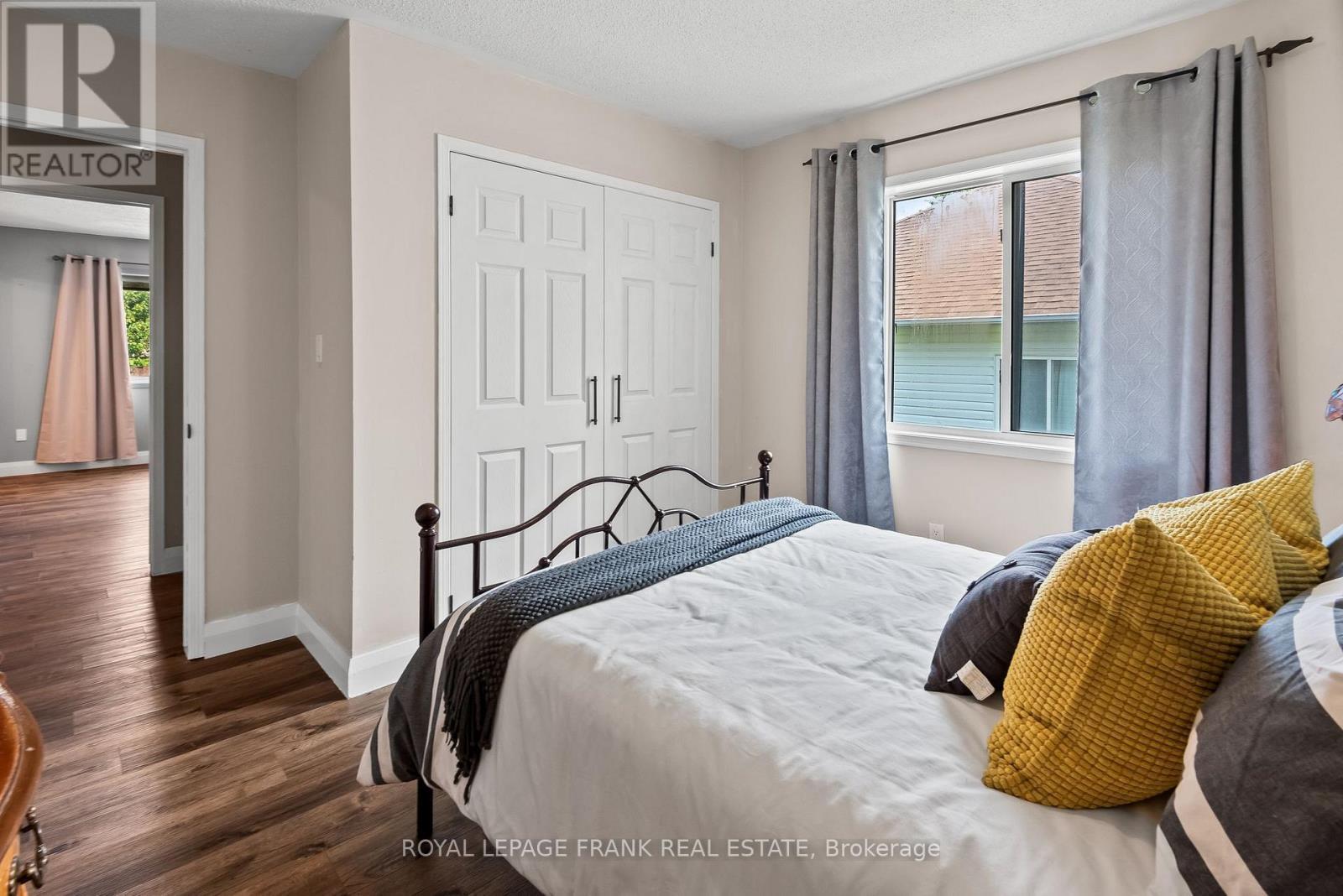 












8 BROOKSIDE STREET

,
Cavan Monaghan (Millbrook Village),




Ontario
L0A1G0

