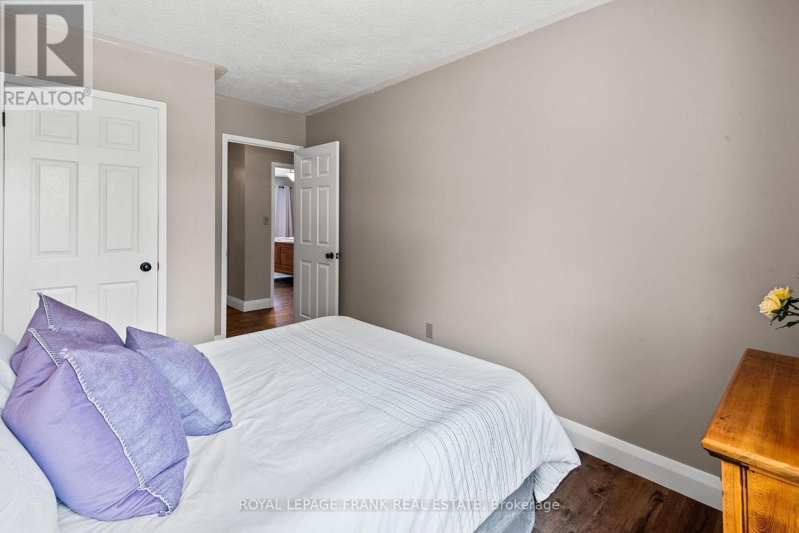 












8 BROOKSIDE STREET

,
Cavan Monaghan (Millbrook Village),




Ontario
L0A1G0

