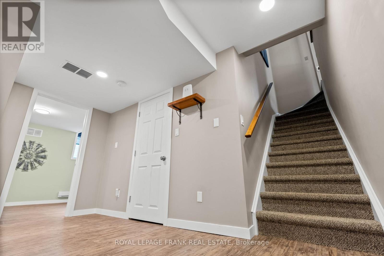 












8 BROOKSIDE STREET

,
Cavan Monaghan (Millbrook Village),




Ontario
L0A1G0

