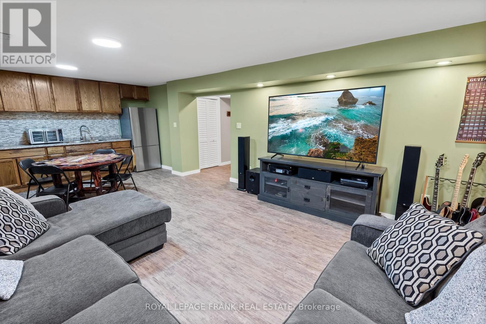 












8 BROOKSIDE STREET

,
Cavan Monaghan (Millbrook Village),




Ontario
L0A1G0

