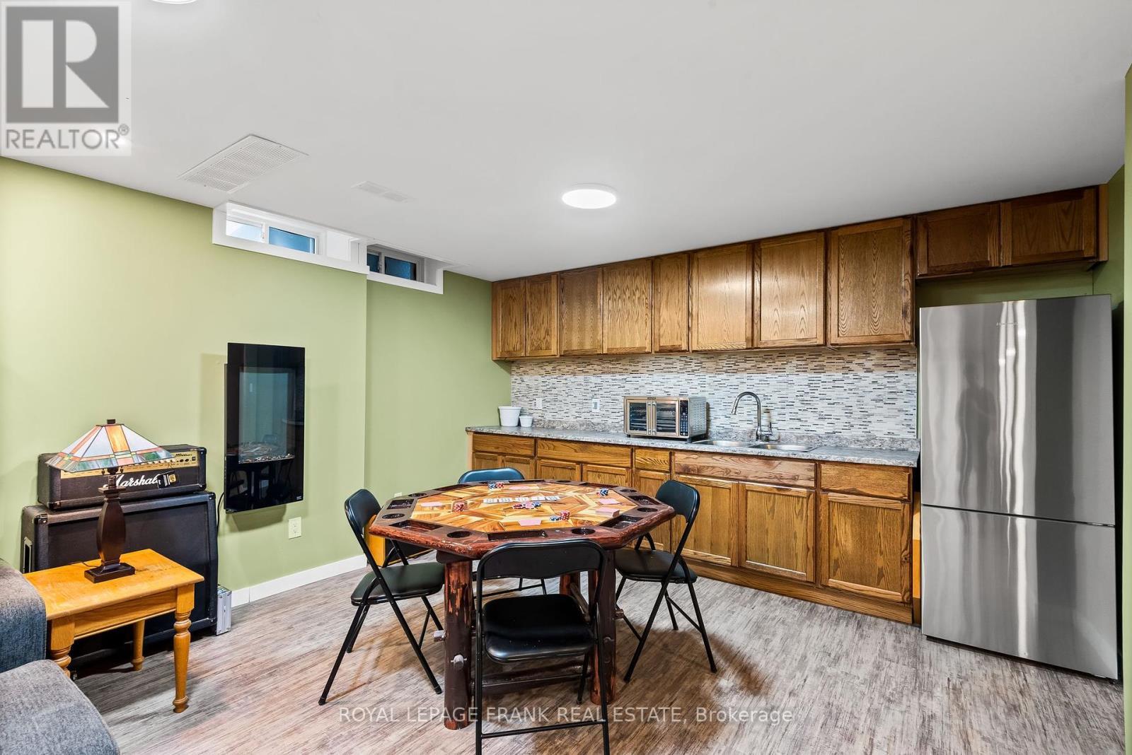 












8 BROOKSIDE STREET

,
Cavan Monaghan (Millbrook Village),




Ontario
L0A1G0

