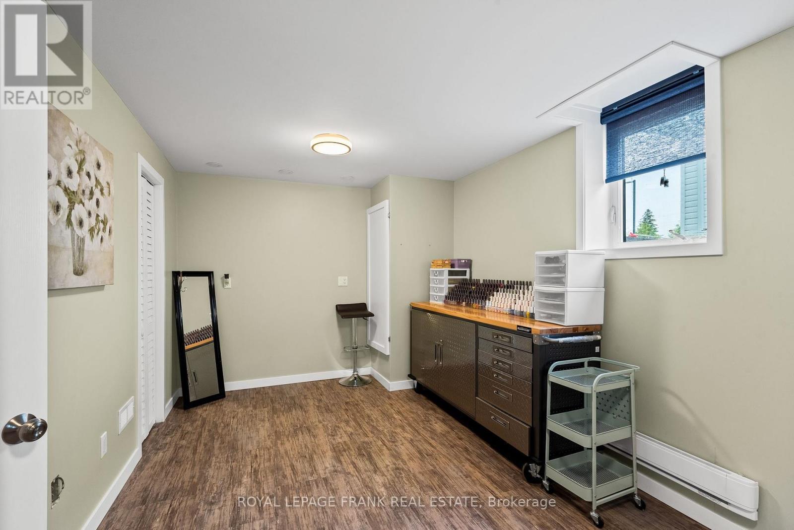 












8 BROOKSIDE STREET

,
Cavan Monaghan (Millbrook Village),




Ontario
L0A1G0

