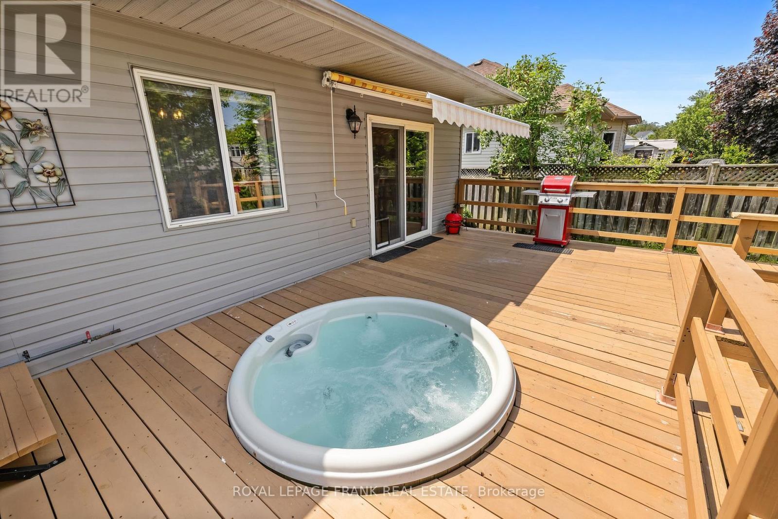 












8 BROOKSIDE STREET

,
Cavan Monaghan (Millbrook Village),




Ontario
L0A1G0

