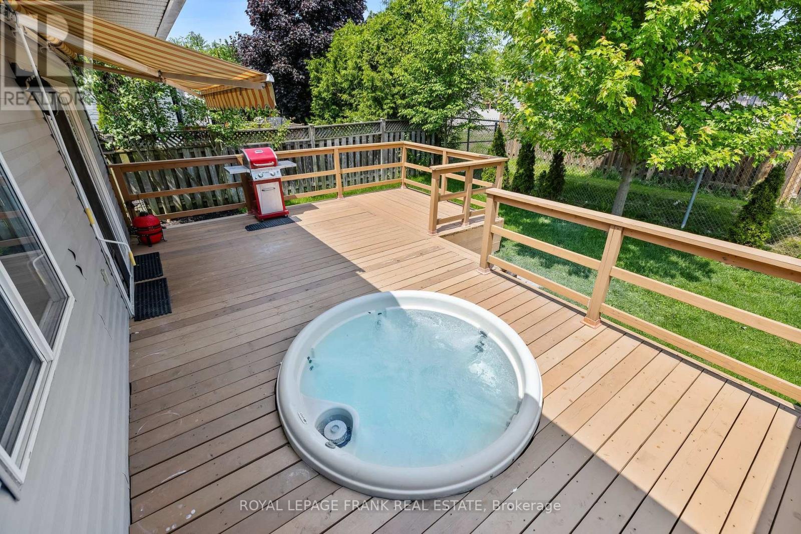 












8 BROOKSIDE STREET

,
Cavan Monaghan (Millbrook Village),




Ontario
L0A1G0

