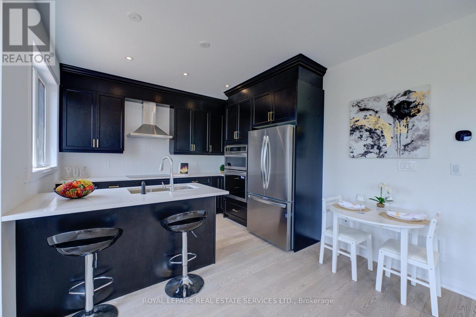 












3222 CRYSTAL DRIVE

,
Oakville,




Ontario
L6M0W8

