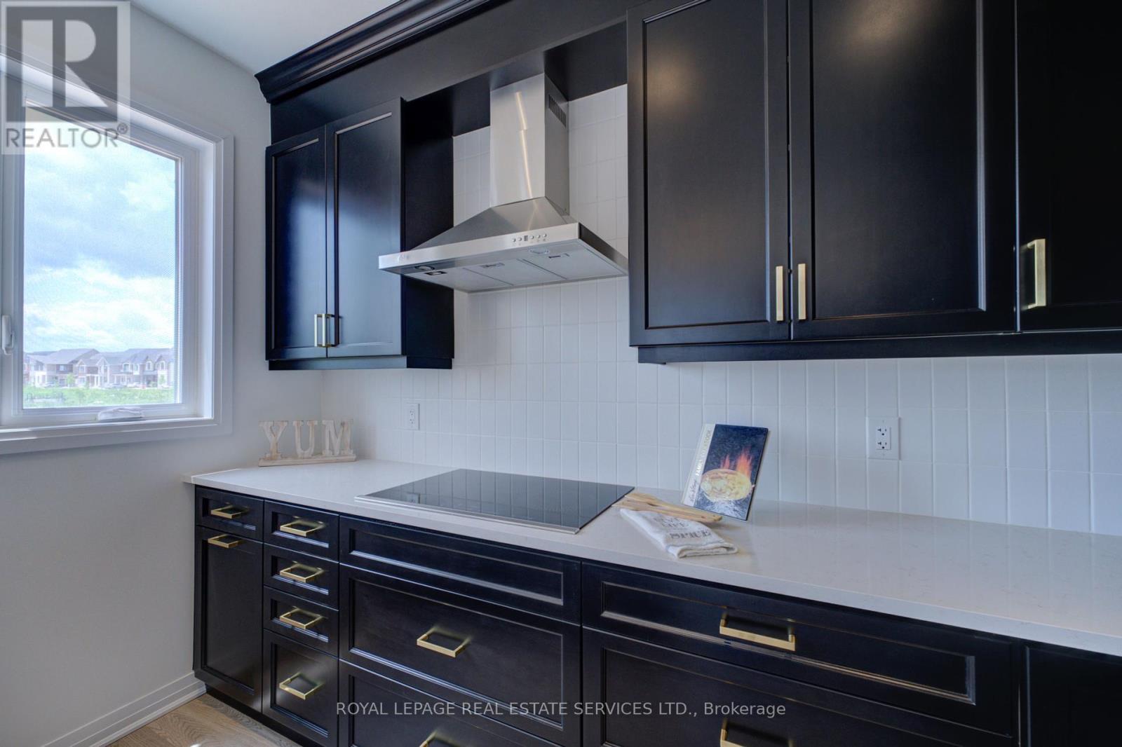












3222 CRYSTAL DRIVE

,
Oakville,




Ontario
L6M0W8


