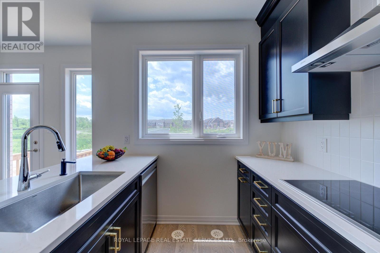 












3222 CRYSTAL DRIVE

,
Oakville,




Ontario
L6M0W8

