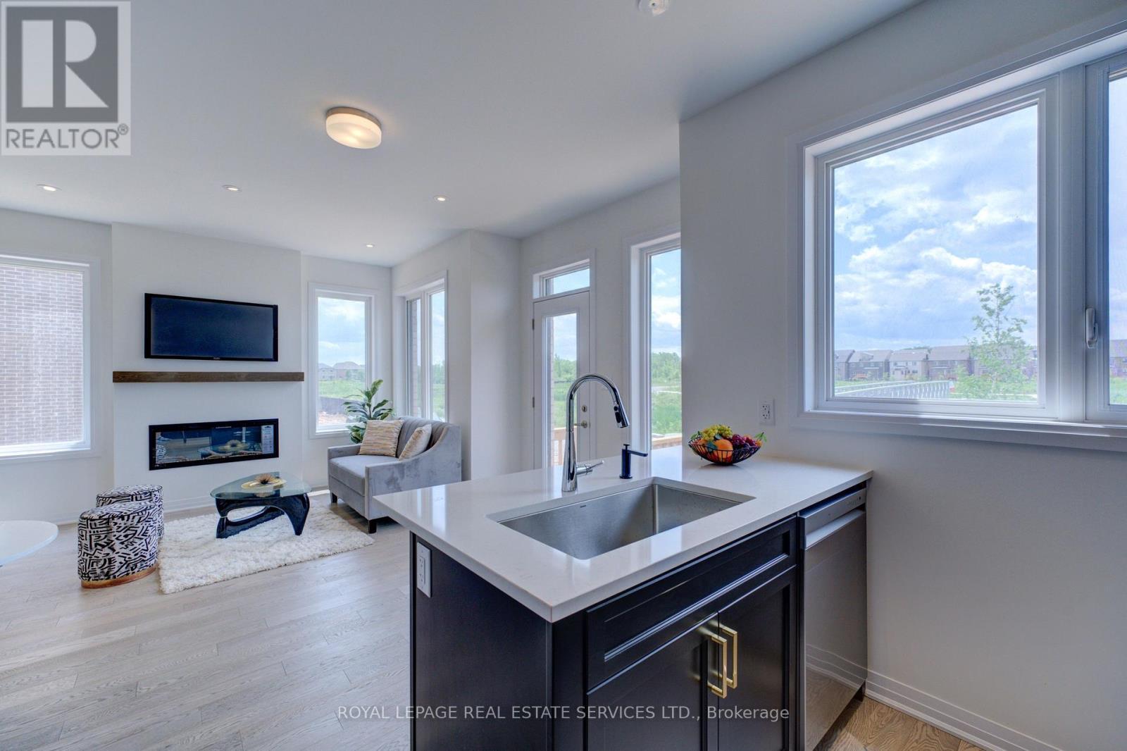 












3222 CRYSTAL DRIVE

,
Oakville,




Ontario
L6M0W8


