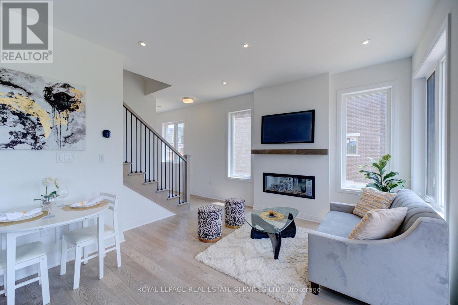 












3222 CRYSTAL DRIVE

,
Oakville,




Ontario
L6M0W8

