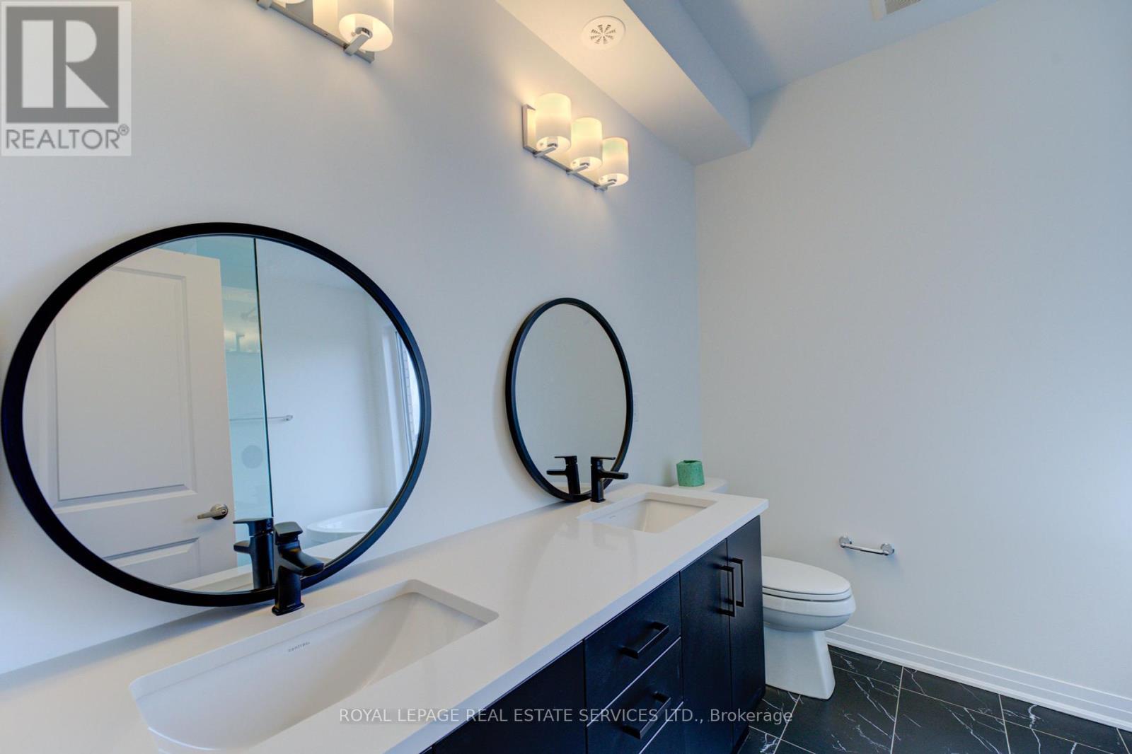 












3222 CRYSTAL DRIVE

,
Oakville,




Ontario
L6M0W8

