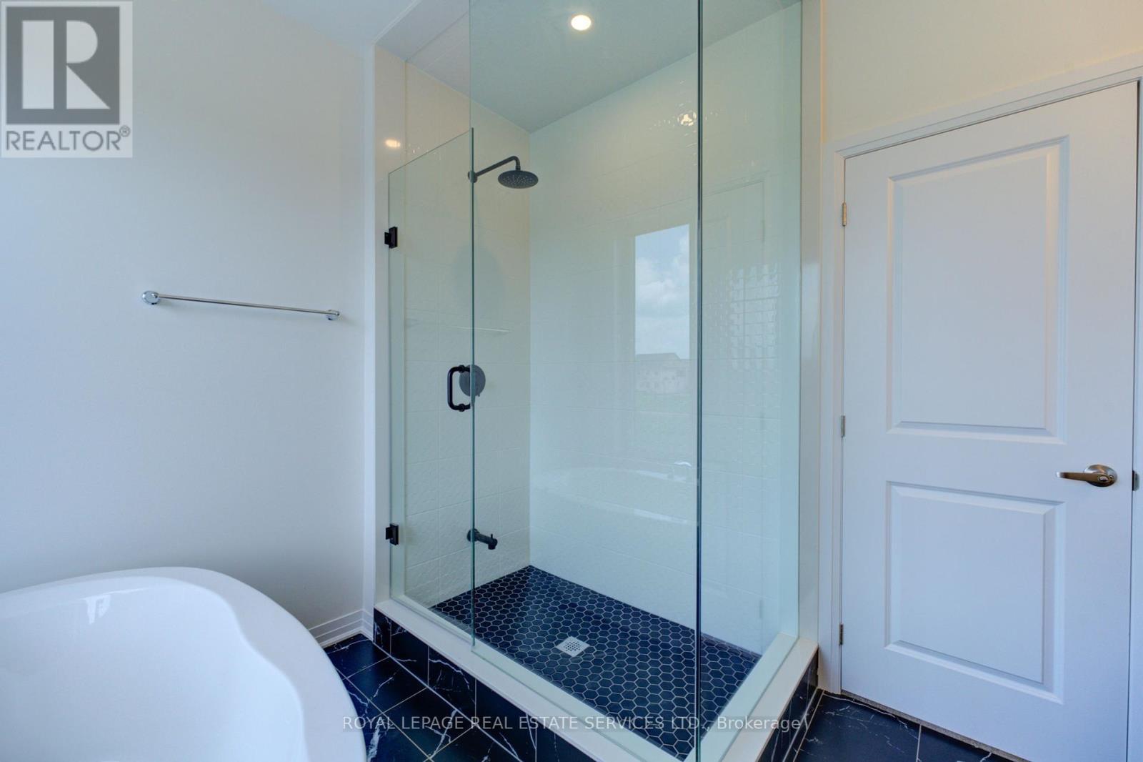 












3222 CRYSTAL DRIVE

,
Oakville,




Ontario
L6M0W8

