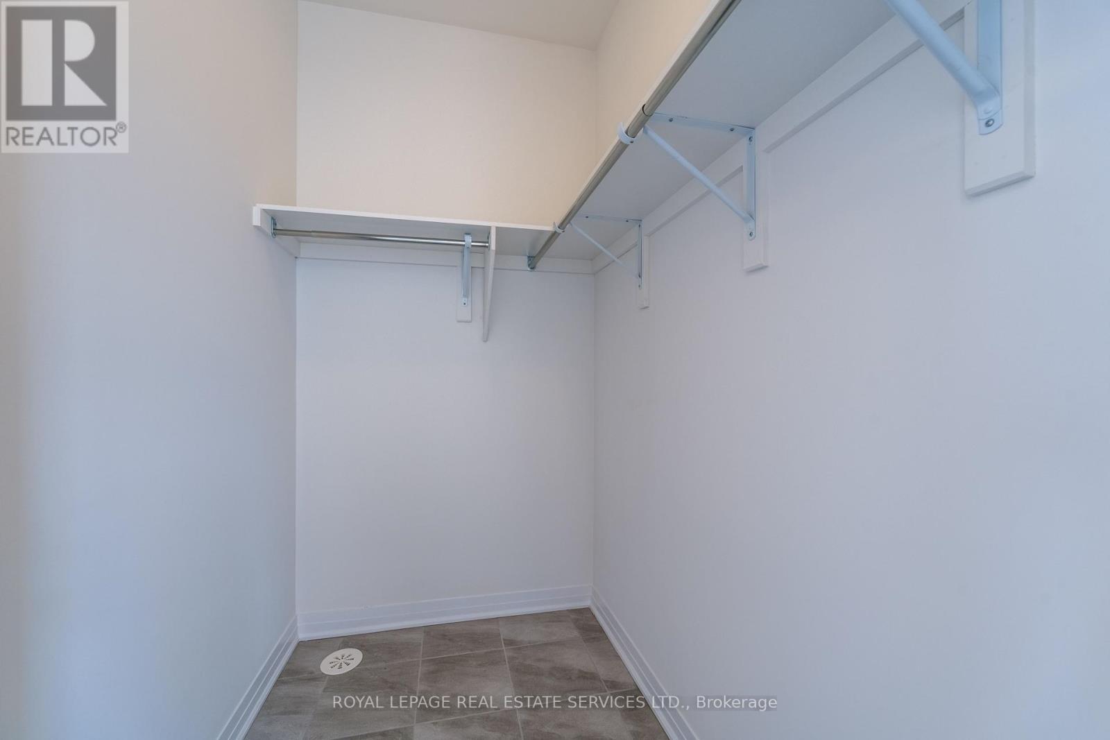 












3222 CRYSTAL DRIVE

,
Oakville,




Ontario
L6M0W8

