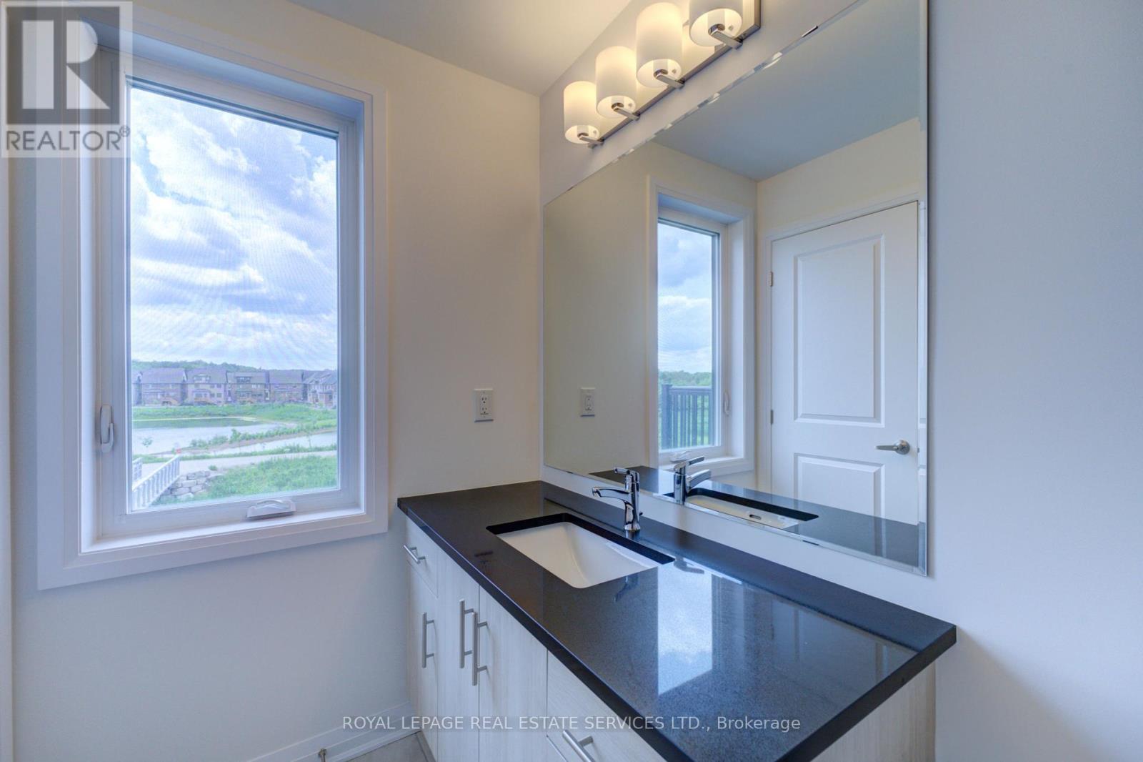 












3222 CRYSTAL DRIVE

,
Oakville,




Ontario
L6M0W8

