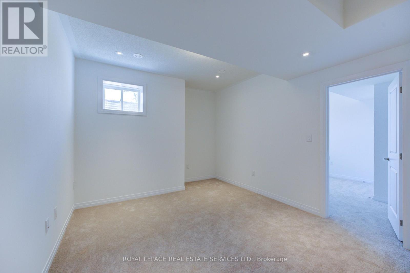 












3222 CRYSTAL DRIVE

,
Oakville,




Ontario
L6M0W8

