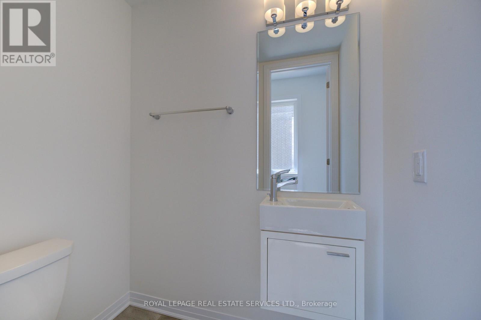 












3222 CRYSTAL DRIVE

,
Oakville,




Ontario
L6M0W8

