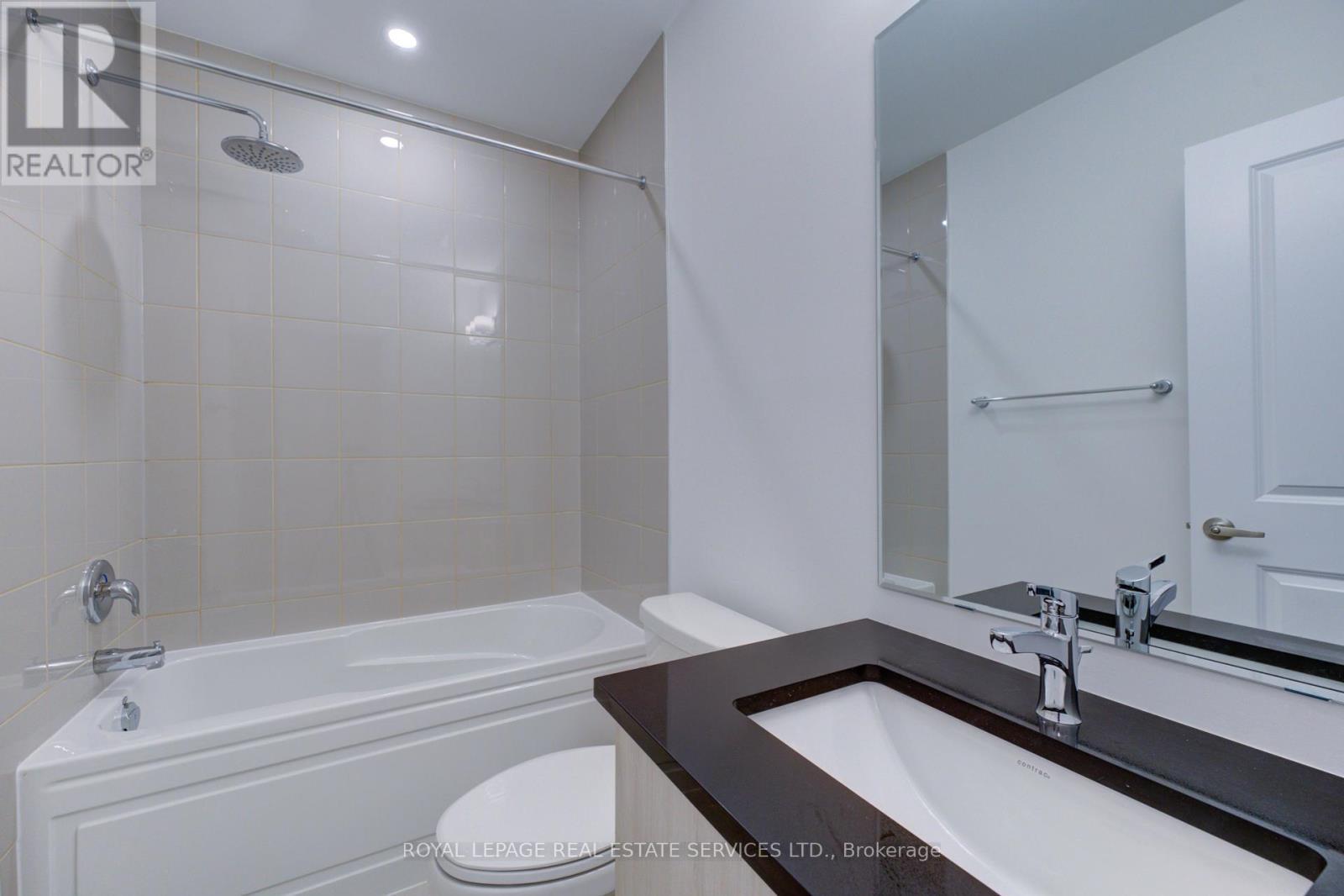 












3222 CRYSTAL DRIVE

,
Oakville,




Ontario
L6M0W8

