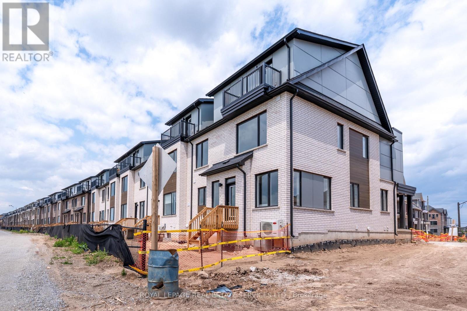 












3222 CRYSTAL DRIVE

,
Oakville,




Ontario
L6M0W8

