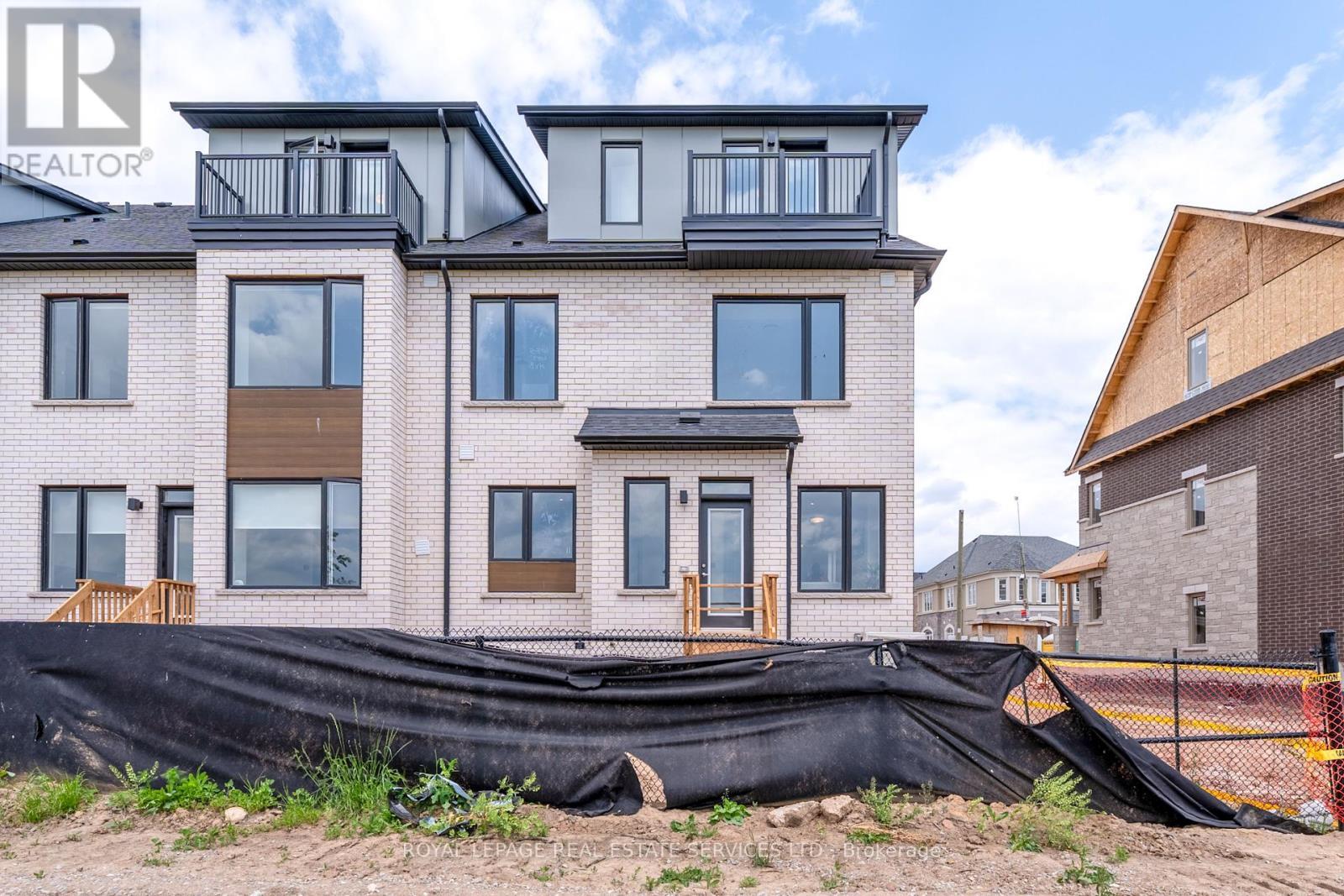 












3222 CRYSTAL DRIVE

,
Oakville,




Ontario
L6M0W8

