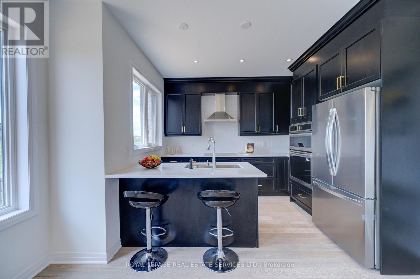 












3222 CRYSTAL DRIVE

,
Oakville,




Ontario
L6M0W8

