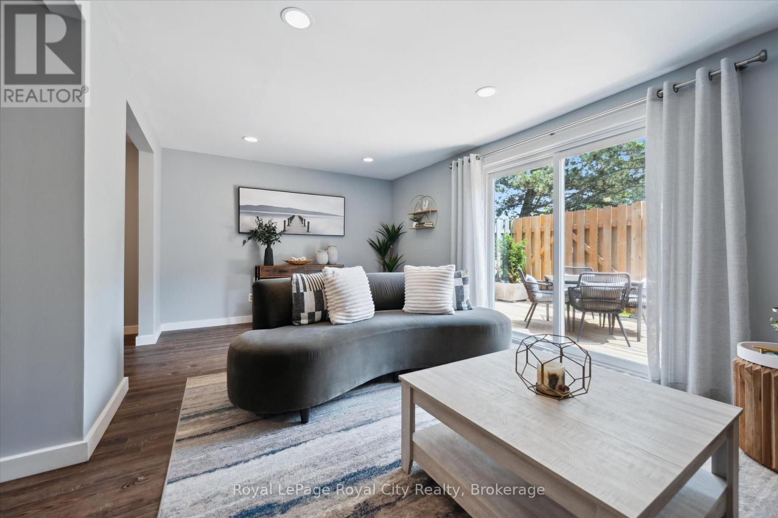












16 - 120 COUNTRY CLUB DRIVE W

,
Guelph (Victoria North),




Ontario
N1E3K7

